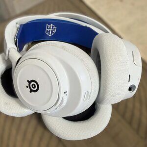 SteelSeries Wireless Gaming Headset White Blue Over-Ear Headphones